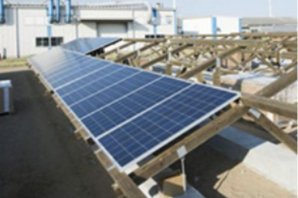 太陽光パネルと環境にも配慮した木製架台